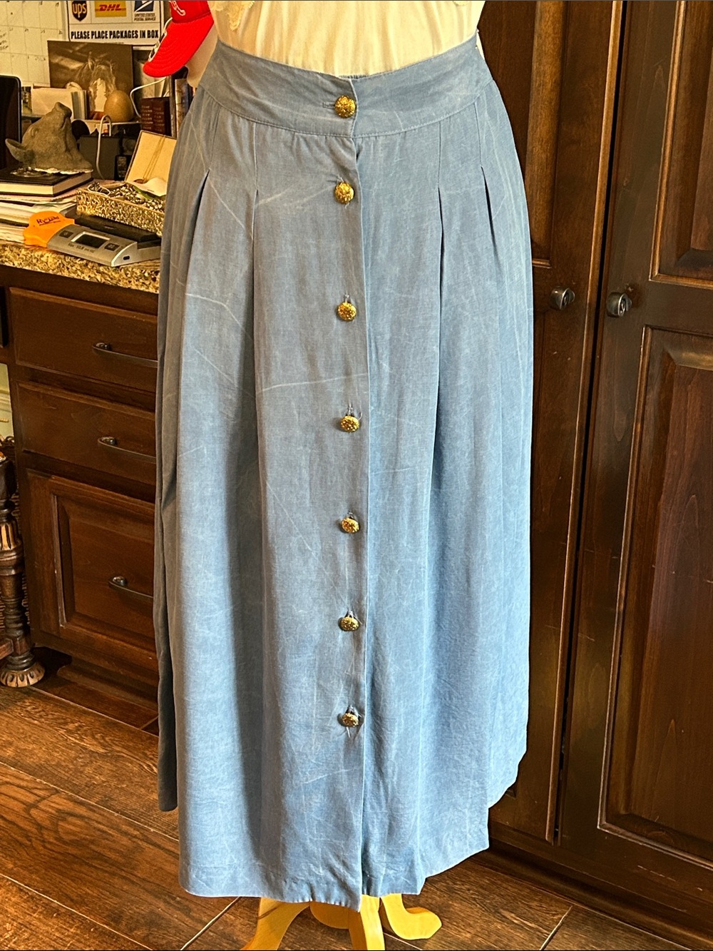 1990’s MIZ Sz 6 High-Waist Button-Front Light Blue Midi Skirt